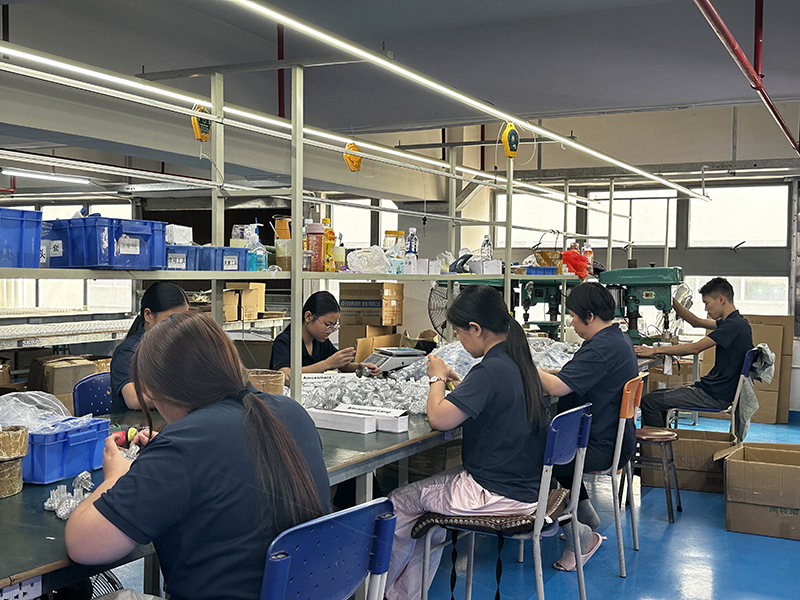 人生就是博官网照明年底冲刺，全力保险全球客户订单交付